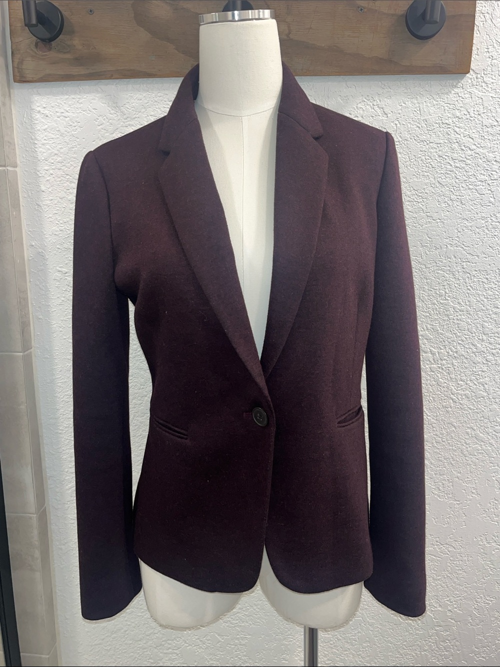 Hobbs London Tailored Single-Button Blazer in Dark Plum Preppy Academia
